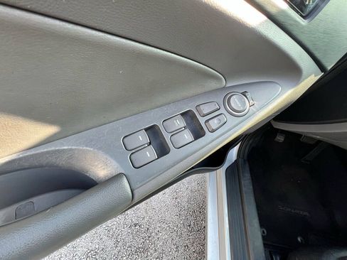 Used 2011 Hyundai Sonata SE w/ Navigation & Sunroof Pkg 4 FWD image 24