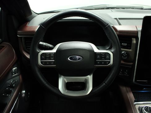Used 2024 Ford Expedition Limited image 20