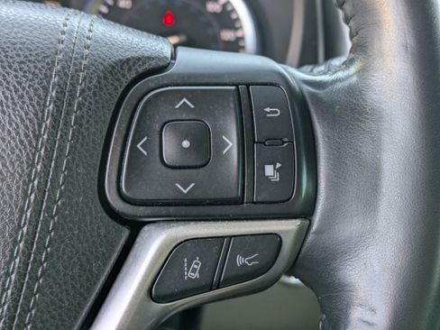 Used 2017 Toyota Highlander Limited Platinum image 26