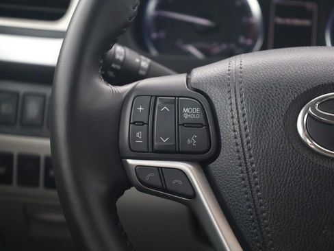 Used 2018 Toyota Highlander Limited AWD/4WD image 9