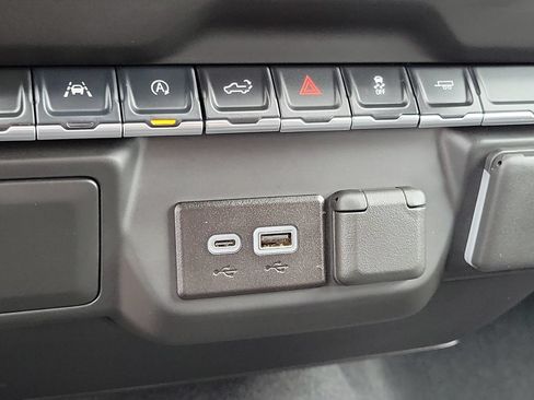 Used 2026 Chevrolet Silverado 1500 Custom RWD image 9