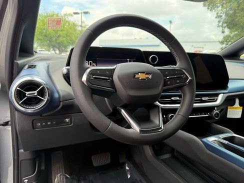 New 2025 Chevrolet Equinox EV LT AWD/4WD image 21