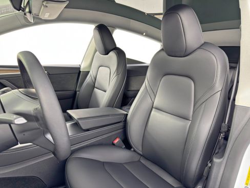 Used 2024 Tesla Model Y Long Range image 38