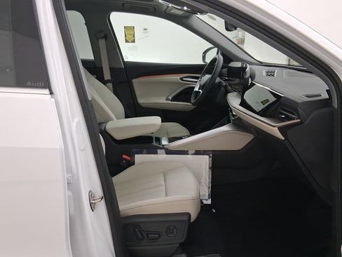 Used 2025 Audi Q5 Premium w/ Convenience Package image 29