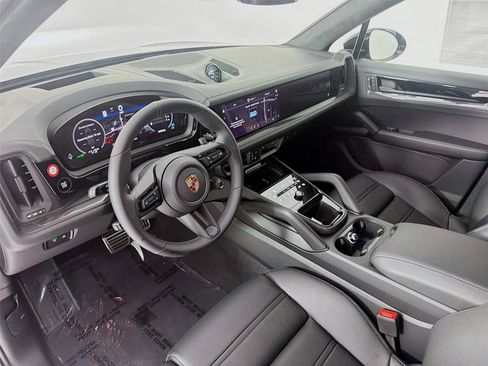 New 2026 Porsche Cayenne GTS AWD/4WD image 4