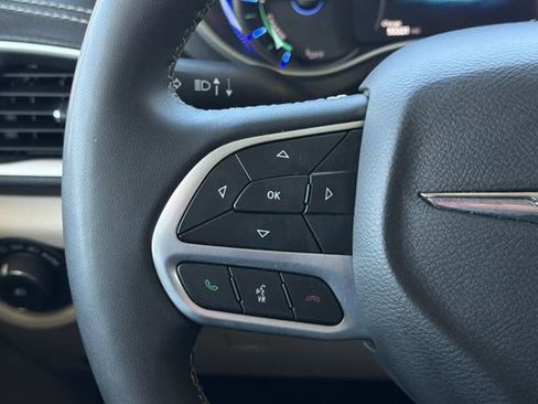 Used 2024 Chrysler Pacifica Limited FWD image 29