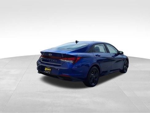 Used 2023 Hyundai Elantra SEL w/ Preferred Accessory Package image 8