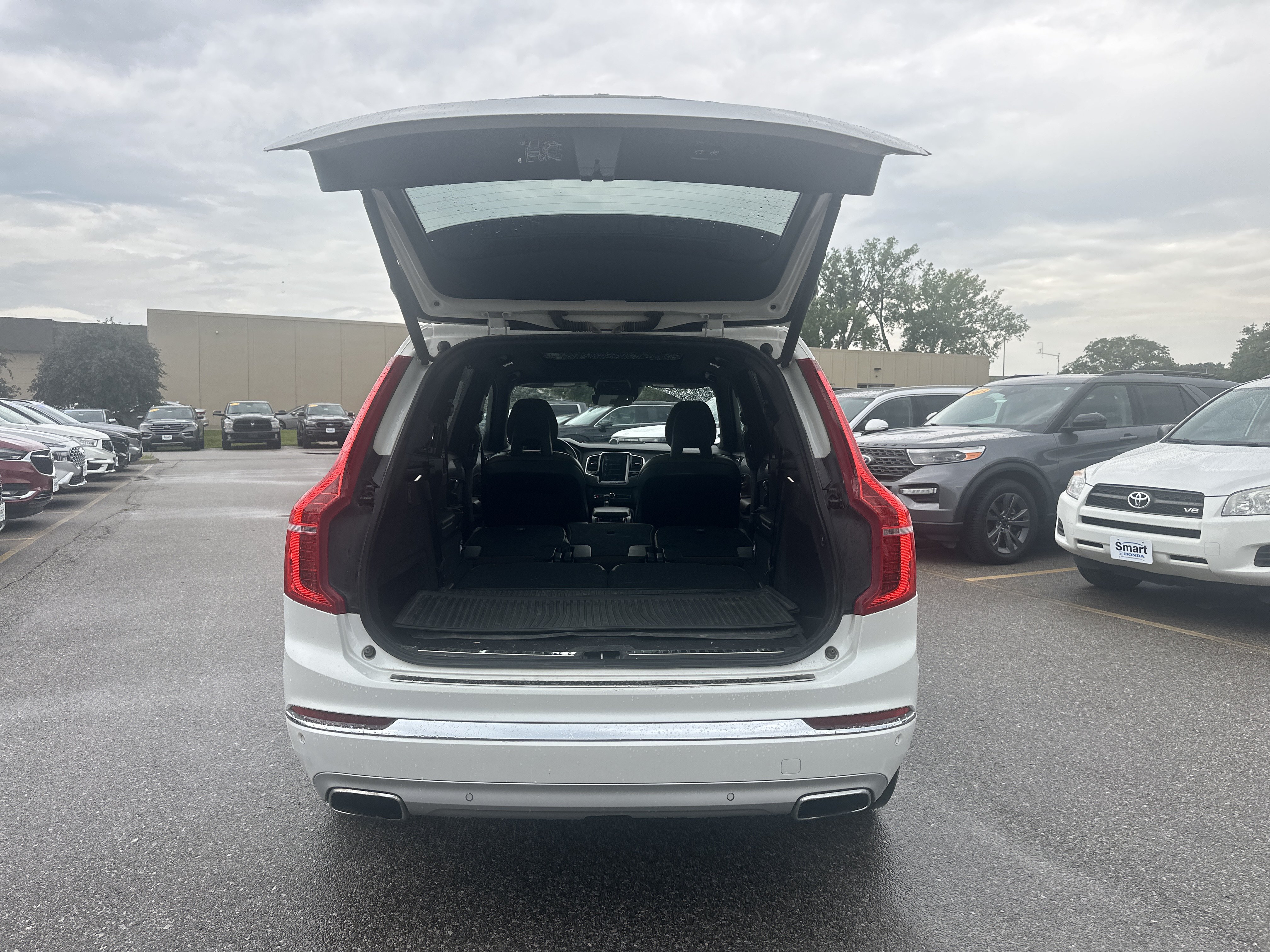 Used 2021 Volvo XC90 T6 Inscription w/ Lounge Package AWD/4WD image 10