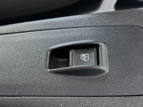 Used 2025 RAM ProMaster 2500 w/ Convenience Group image 28