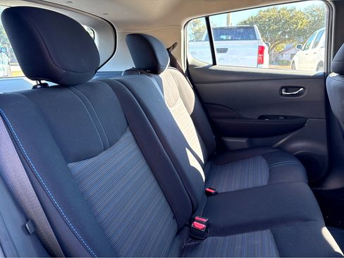 Used 2019 Nissan Leaf SV w/ SV Technology Package image 11