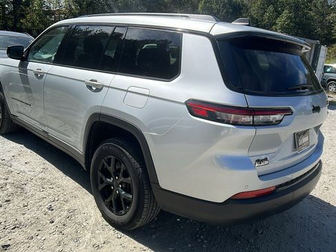 Certified 2024 Jeep Grand Cherokee L Laredo image 10