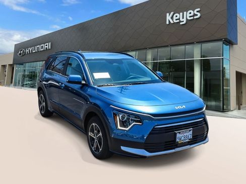 Used 2025 Kia Niro EX FWD image 3
