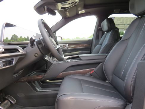 New 2026 Cadillac Vistiq Sport image 19