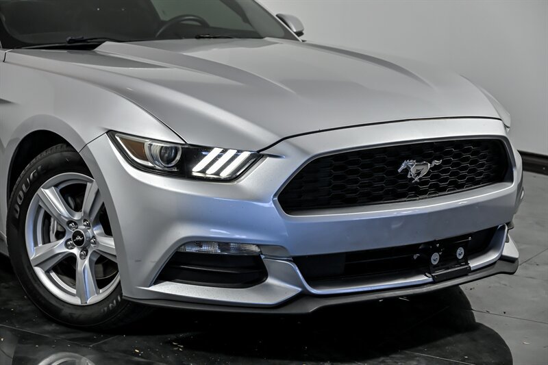 Used 2016 Ford Mustang Coupe RWD image 2