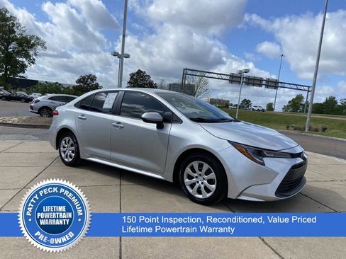 Used 2025 Toyota Corolla LE image 1