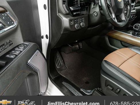 Certified 2024 Chevrolet Silverado 1500 High Country w/ Technology Package AWD/4WD image 8