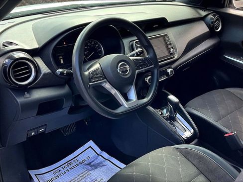 Used 2018 Nissan Kicks SV image 12