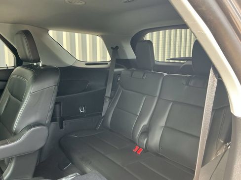Used 2023 Ford Explorer XLT w/ Equipment Group 202A AWD/4WD image 21