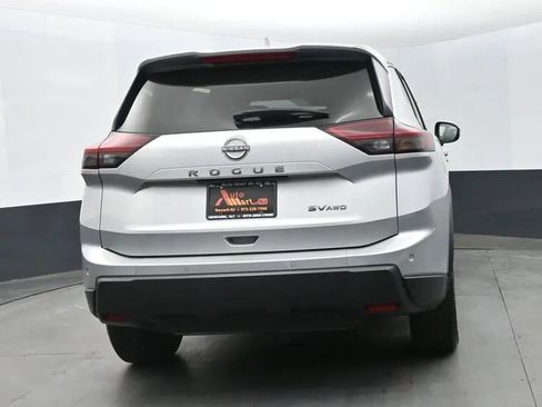 Used 2024 Nissan Rogue SV AWD/4WD image 8