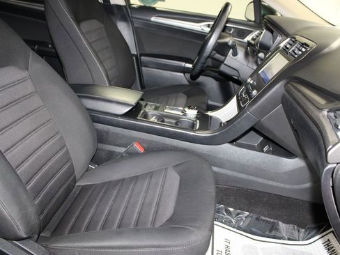 Used 2020 Ford Fusion SE image 24