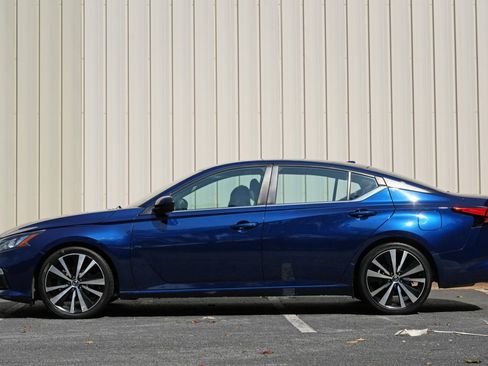 Used 2020 Nissan Altima 2.5 SR FWD image 8