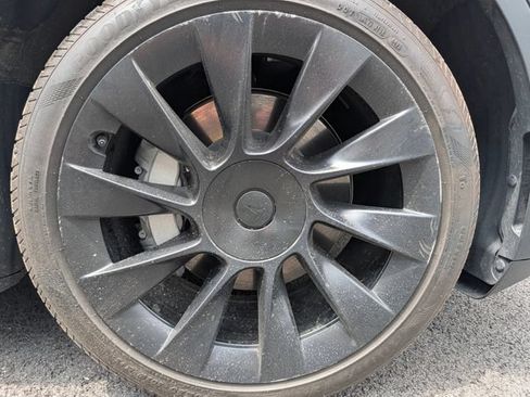 Used 2024 Tesla Model Y Long Range AWD/4WD image 9