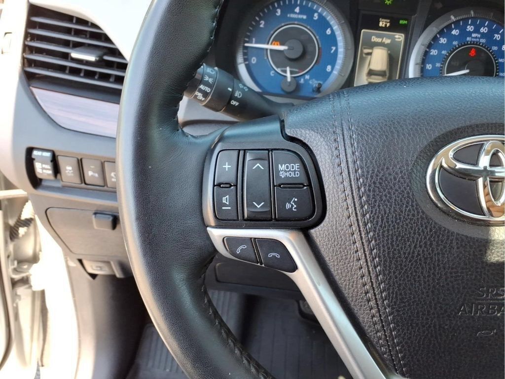 Used 2020 Toyota Sienna Limited Premium FWD image 21
