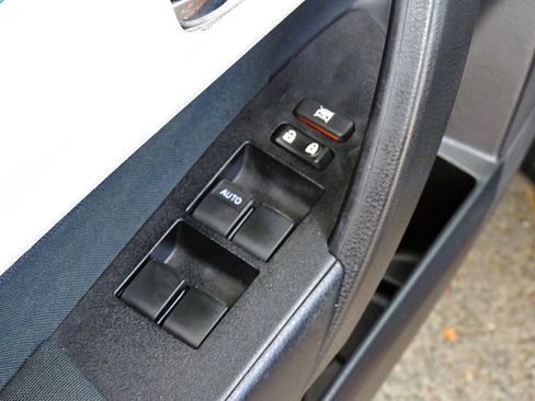 Used 2014 Toyota Corolla LE FWD image 16
