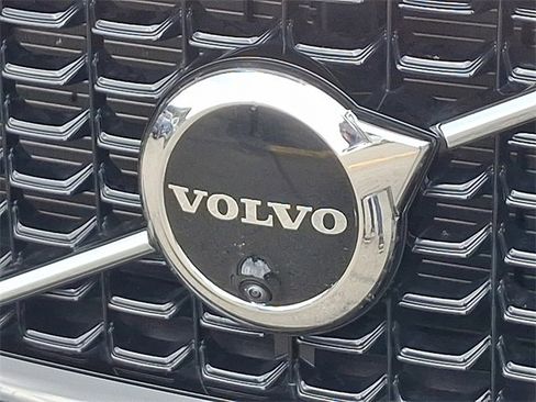 Used 2025 Volvo XC60 B5 Plus w/ Protection Package Premier image 29