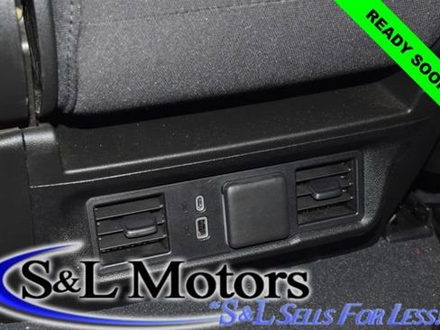 Used 2025 Chevrolet Silverado 1500 LT image 31