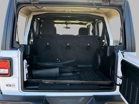 Used 2022 Jeep Wrangler Unlimited Sahara image 11