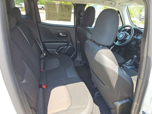 Used 2023 Jeep Renegade Latitude image 16