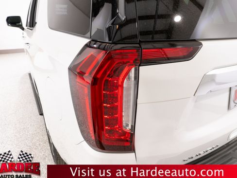 Used 2024 GMC Yukon Denali w/ Advanced Technology Package AWD/4WD image 9