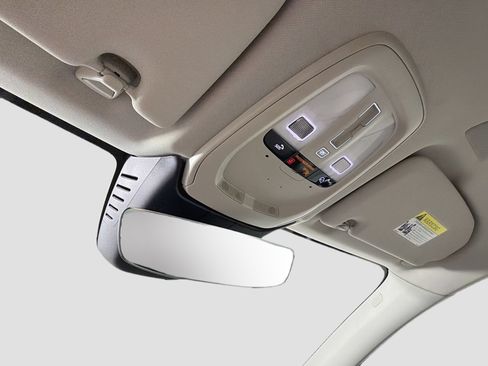 Certified 2024 Volvo XC60 B5 Plus AWD/4WD image 19