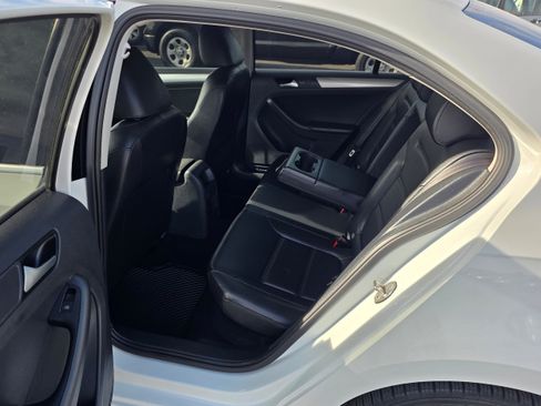 Used 2017 Volkswagen Jetta SE image 21