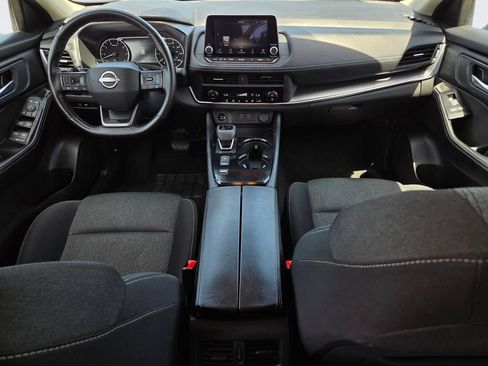 Used 2025 Nissan Rogue SV FWD image 13
