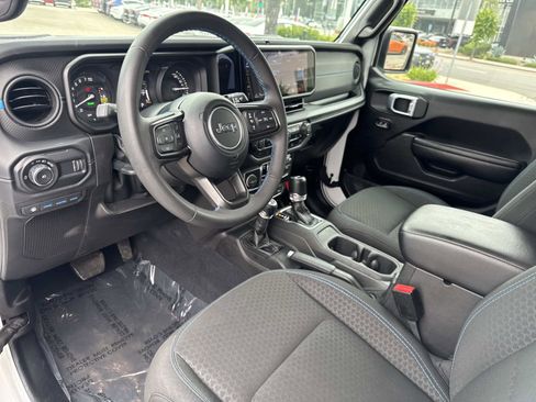 Used 2024 Jeep Wrangler Unlimited Rubicon 4xe AWD/4WD image 13