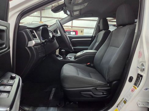 Used 2019 Toyota Highlander LE image 54