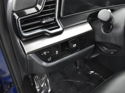 Used 2025 Kia Sportage EX w/ Premium Package image 11