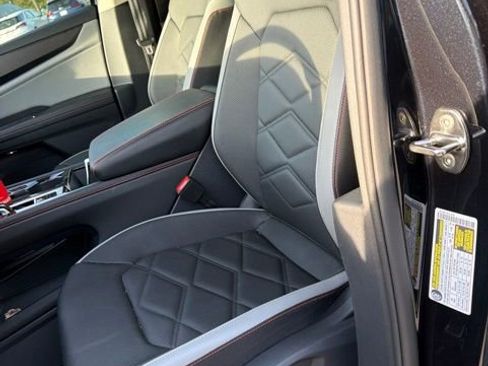Used 2025 Volkswagen Atlas Peak Edition SE AWD/4WD image 13