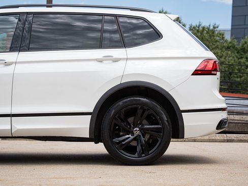 Certified 2023 Volkswagen Tiguan SE R-Line FWD image 4