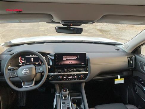 New 2026 Nissan Pathfinder Platinum FWD image 20