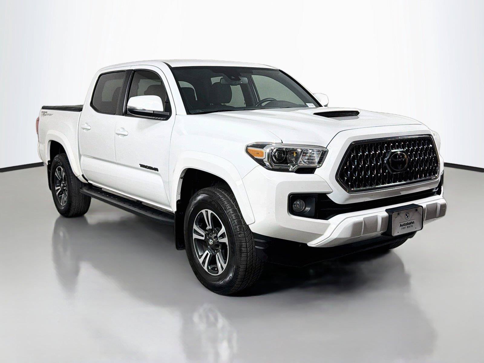 Used 2018 Toyota Tacoma TRD Sport w/ Technology Package RWD image 3