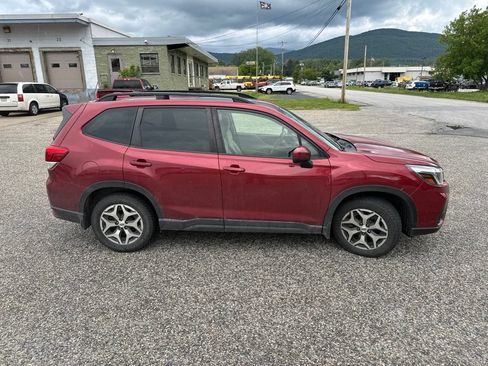 Used 2020 Subaru Forester Premium AWD/4WD image 4