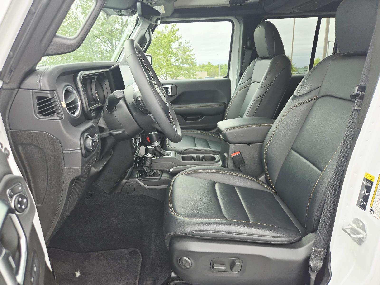 Used 2025 Jeep Wrangler Unlimited Sahara AWD/4WD image 12