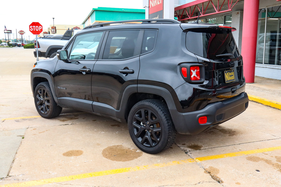 Used 2023 Jeep Renegade Altitude w/ Sun/Sound Group AWD/4WD image 6