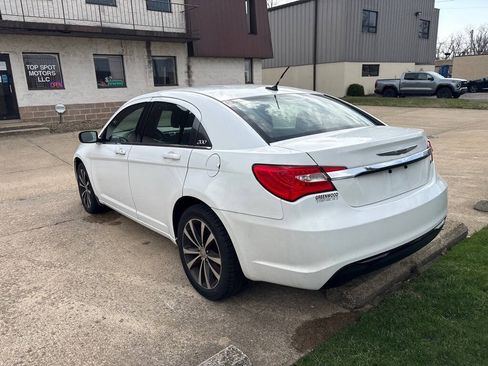Used 2013 Chrysler 200 Touring w/ S Exterior Appearance Pkg FWD image 5