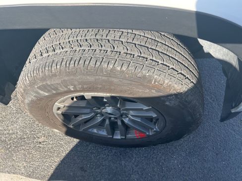 Certified 2024 Chevrolet Colorado LT image 8