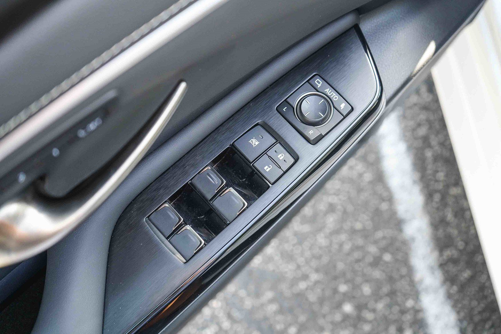 Certified 2025 Lexus ES 300h w/ Premium Package FWD image 20