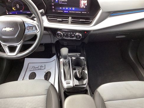 Used 2024 Chevrolet Trax LT w/ LT Convenience Package image 15